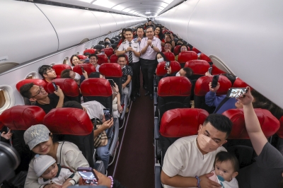 Anthony Loke thanks AirAsia for providing additional midnight flights to Sabah, Sarawak at fixed rates