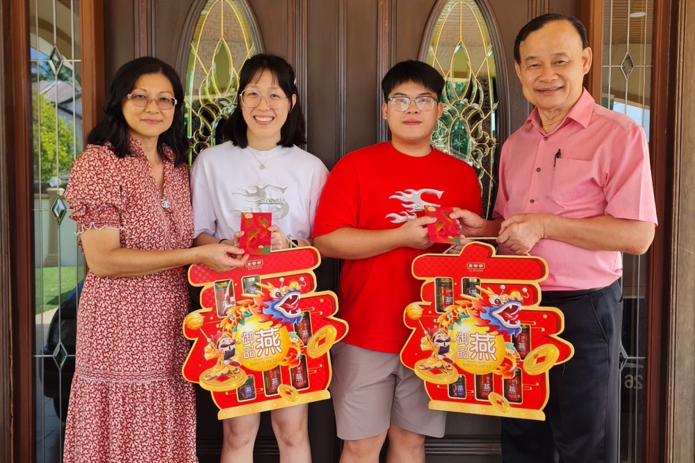 Beruas MP Datuk Ngeh Koo Ham met the couple, Jia Ying and Joo Kai on the first day of Chinese New Year to thank them personally. — Picture courtesy of Ngeh Koo Ham