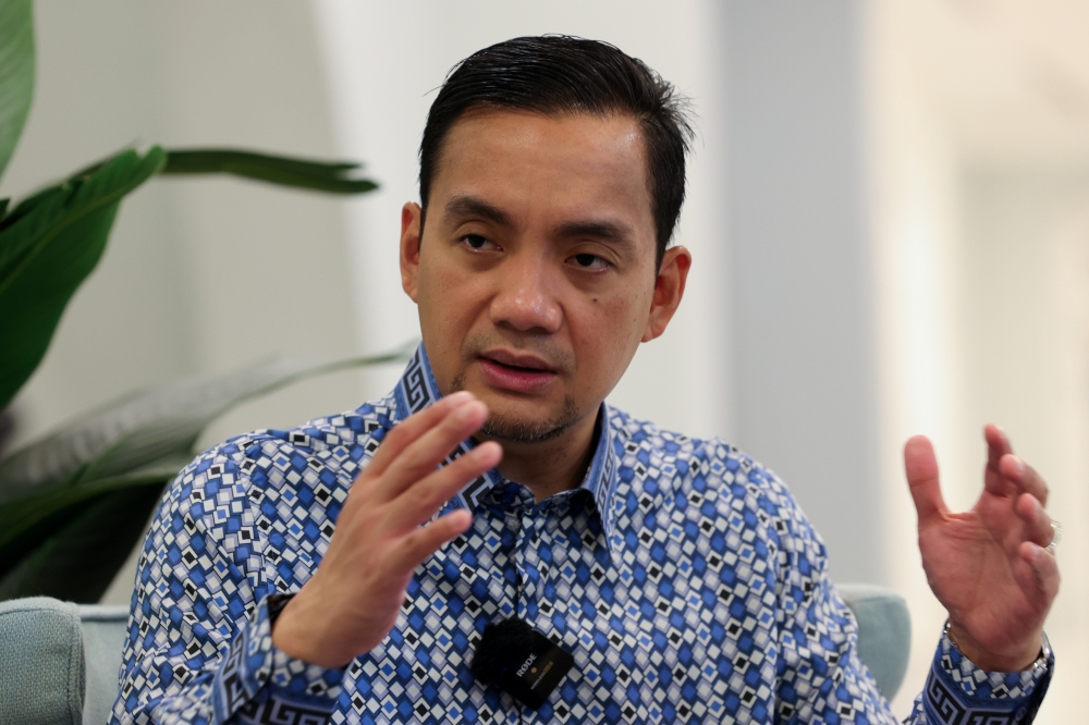 Johor Umno chief Datuk Onn Hafiz Ghazi said the party will organise the ‘Konvensyen Orang Melayu’, a gathering to seek views and direction from the Malay grassroots community in the state, in June. — Bernama pic