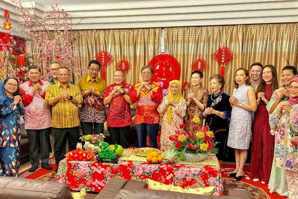 (From 4th left) Tourism, Creative Industries and Performing Arts minister Datuk Seri Abdul Karim Rahman Hamzah, Kuching South mayor Datuk Wee Hong Seng, Premier Tan Sri Abang Johari Openg and others are seen at Wee’s CNY open house February 11, 2024. — Roystein Emmor/Borneo Post pic