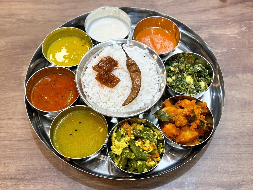 Order the Star Thali Set for a vegetarian meal at Star Bhavan. — Pictures by Lee Khang Yi