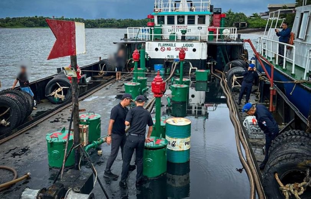 Marine police seize subsidised diesel worth nearly RM1m in vessel at Sarawak River