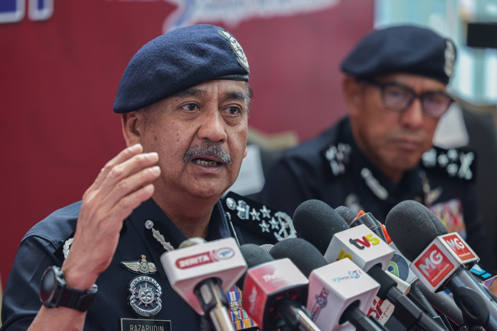 Inspector-General of Police Tan Sri Razarudin Husain reportedly said that this edition of ‘Op Selamat’ maintains the theme of ‘Rumah Selamat, Sampai ke Destinasi” (safe home, reaching the destination safely). — Bernama pic  