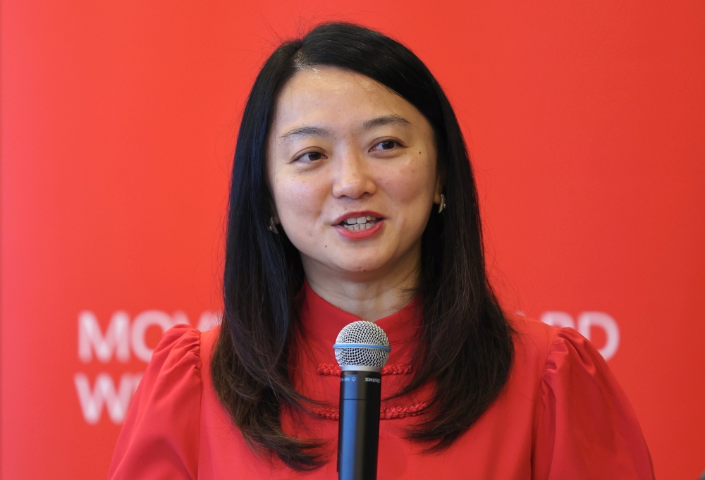Youth and Sports Minister Hannah Yeoh delivers a speech at the CIMB Group Holdings Berhad sponsorship signing ceremony for the national golfer Ervin Chang at Menara CIMB in Kuala Lumpur February 12, 2024. — Bernama pic