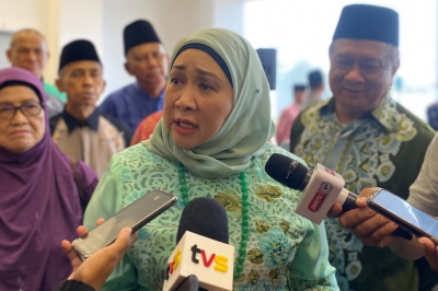 Sarawak minister Sharifah Hasidah tight-lipped on police investigation papers on Taib’s ‘removal’ from hospital