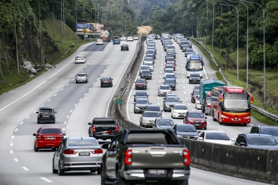 Traffic slow-moving heading into Kuala Lumpur tonight