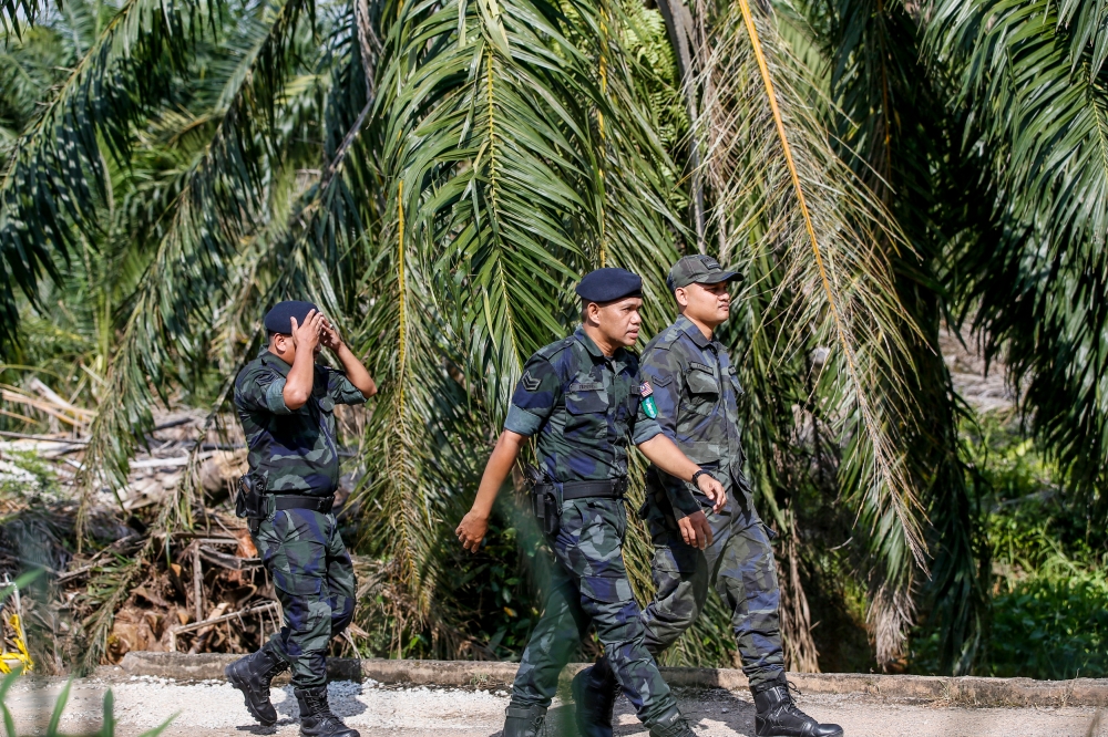 Royal Malaysia Police (PGA) officers arrive at the location where a light aircraft had crashed at Kapar, Selangor February 13, 2024. — Picture by Hari Anggara