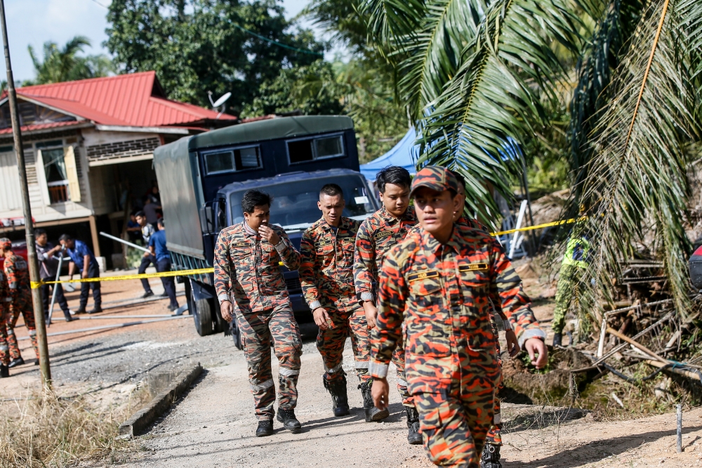 Fire and Rescue Department personnel arrive at the location where a light aircraft had crashed at Kapar, Selangor February 13, 2024. — Picture by Hari Anggara