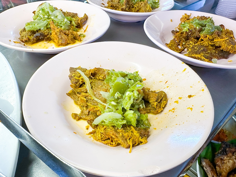 Not a fan of crunchy 'dendeng'? Here's an alternative, the Dendeng Lambok.