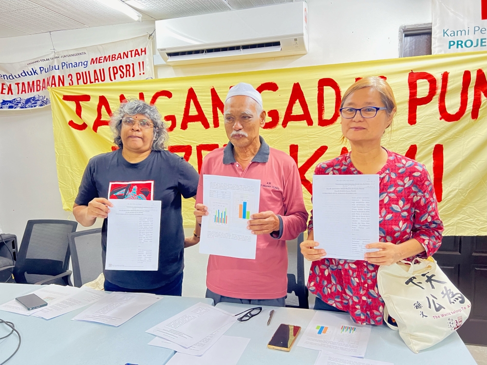 (From left) Sahabat Alam Malaysia secretary S.Mageswari, head of Sungai Batu fishermen unit Zakaria Ismail and Jaringan Ekologi dan Iklim president Khoo Salma at the press conference in George Town February 14, 2024. — Picture by Opalyn Mok