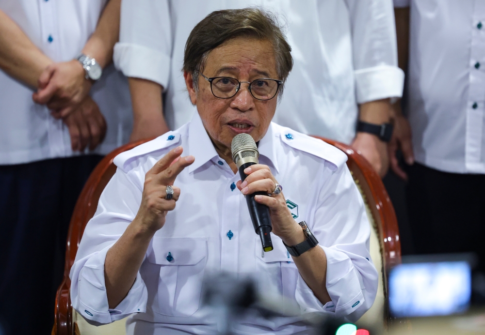 Premier Tan Sri Abang Johari Tun Openg indicated that with all the development that the state government had carried out such as in renewable energy, Sarawak has a very bright future. — Bernama pic