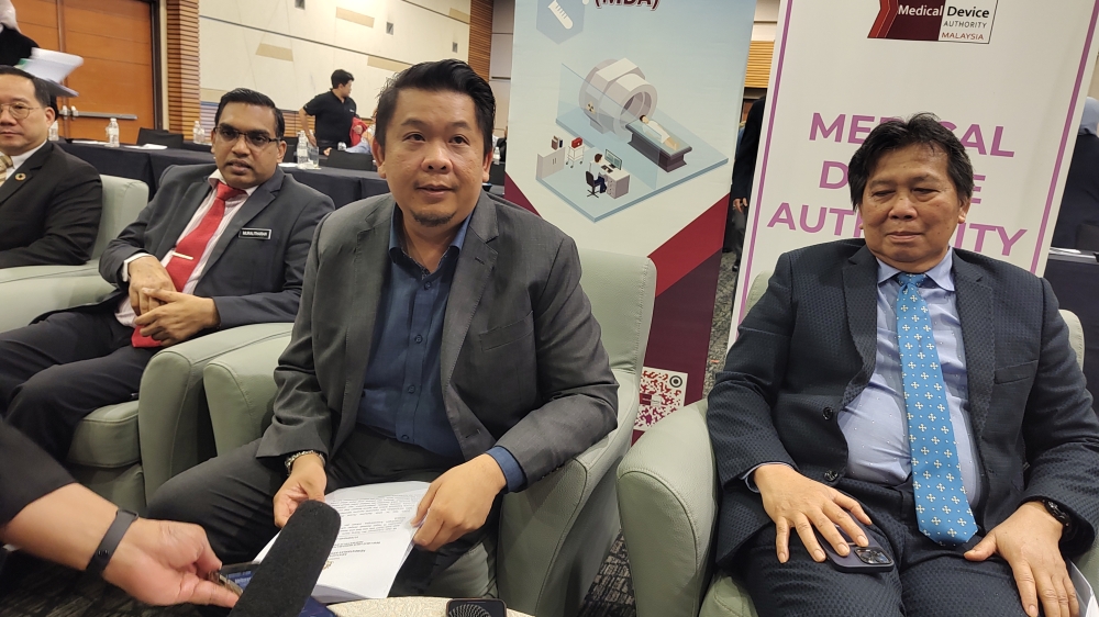 Deputy Health Minister Datuk Lukanisman Awang Sauni speaks to reporters in Kuching February 14, 2024. — Picture by Sulok Tawie