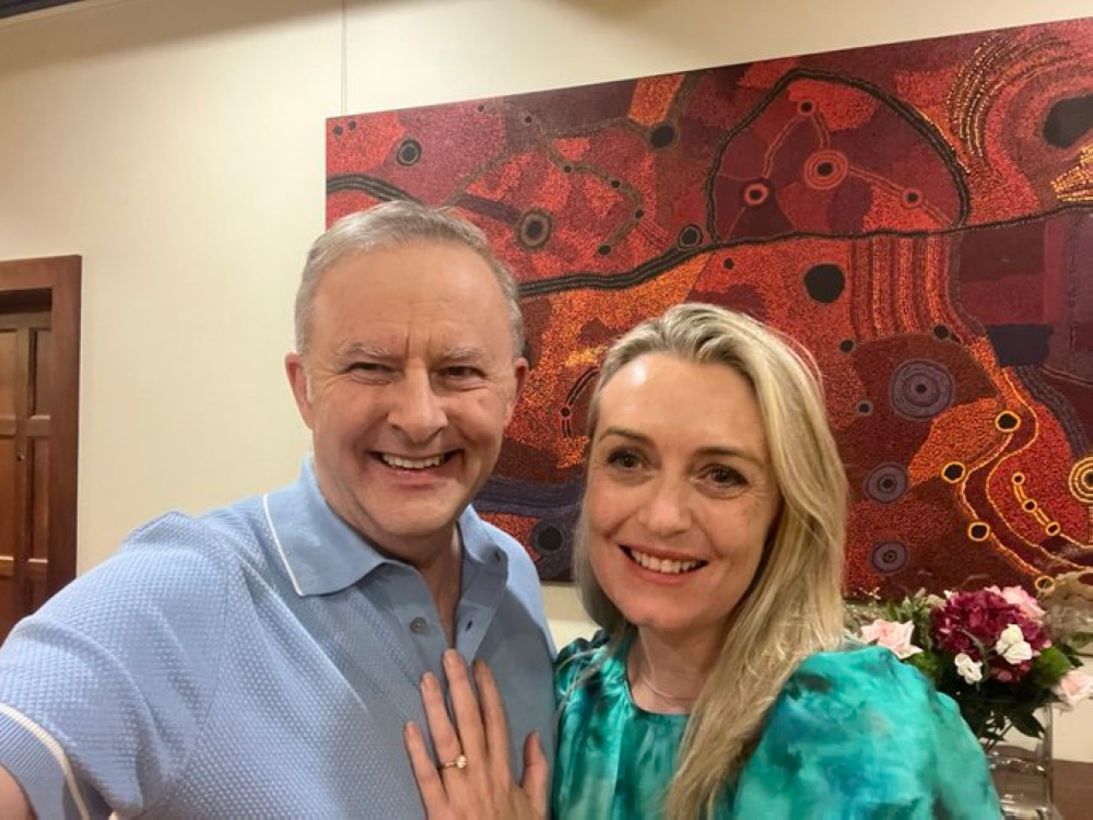 Australia’s prime minister, Anthony Albanese, revealed in a romantic tweet Thursday his engagement to girlfriend Jodie Haydon. — Picture via X/@AlboMP