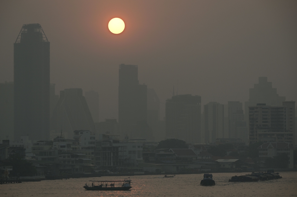 Bangkok city employees have been told to work from home to avoid harmful air pollution, as a layer of noxious haze blanketed the Thai capital today. —  AFP pic