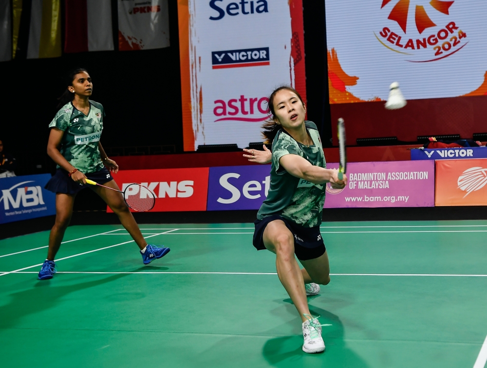 Pearly Tan- M. Thinaah in action against United Arab Emirates pair Nayonika Rajesh and Madhumitha Sundarapandian at the BATC in Setia City Convention Centre, February 14, 2024. — Bernama pic  