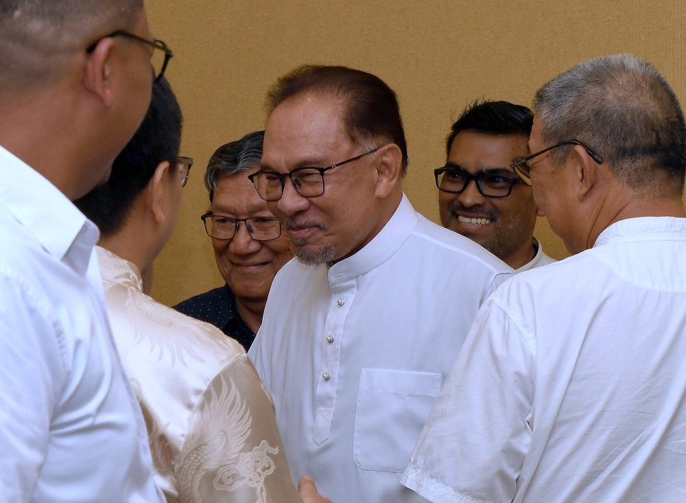 Prime Minister Datuk Seri Anwar Ibrahim with Perlis PKR state leadership council members in Butterworth, February 15, 2024. — Bernama pic 