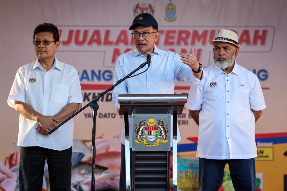 Prime Minister Datuk Seri Anwar Ibrahim delivers a speech at the Madani Cheapest Sales programme in Bandar Perda, Bukit Mertajam February 16, 2024. — Bernama pic