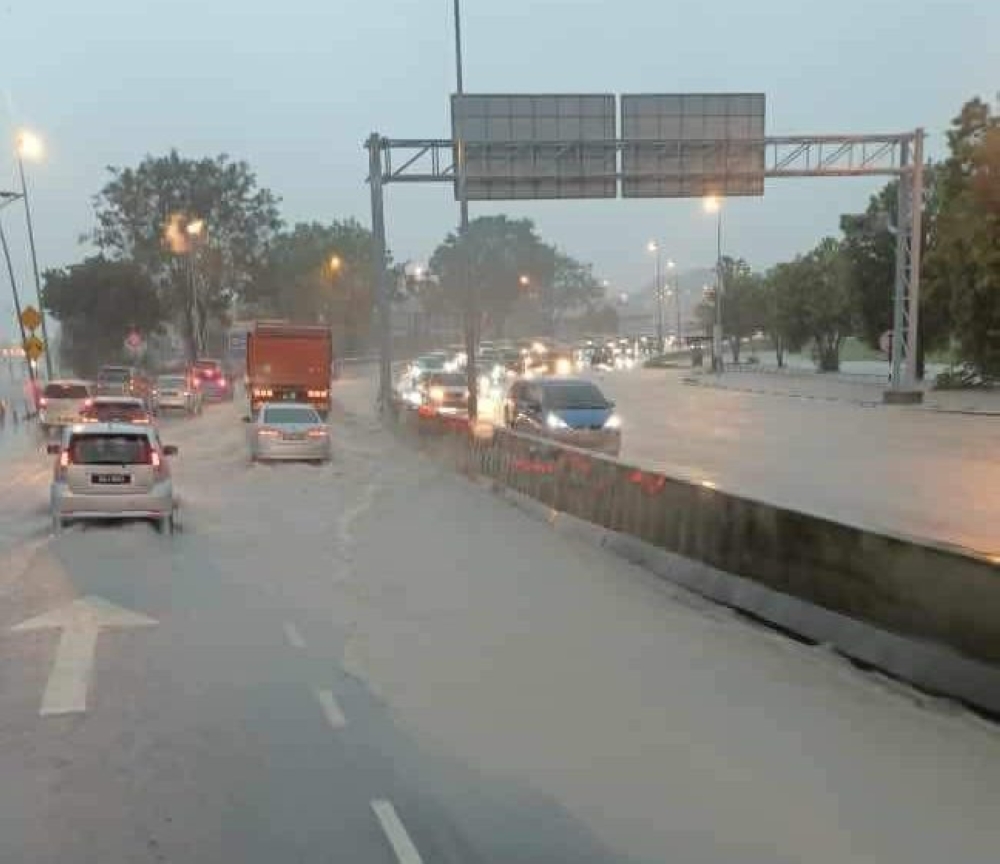 A photo from Facebook shows the flash floods near the Kota Sentosa flyover this morning. — Picture via Facebook/Borneo Post Online