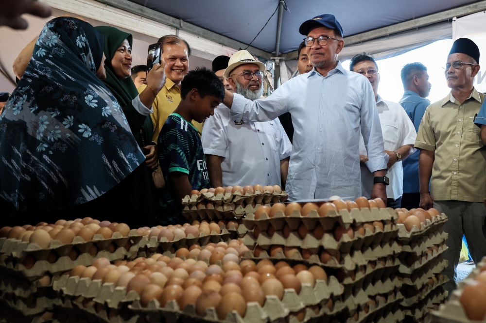 Prime Minister Datuk Seri Anwar Ibrahim attending the Madani Cheapest Sales programme held at Lembah Makanan, Bandar Perda, Bukit Mertajam February 16, 2024. — Bernama pic