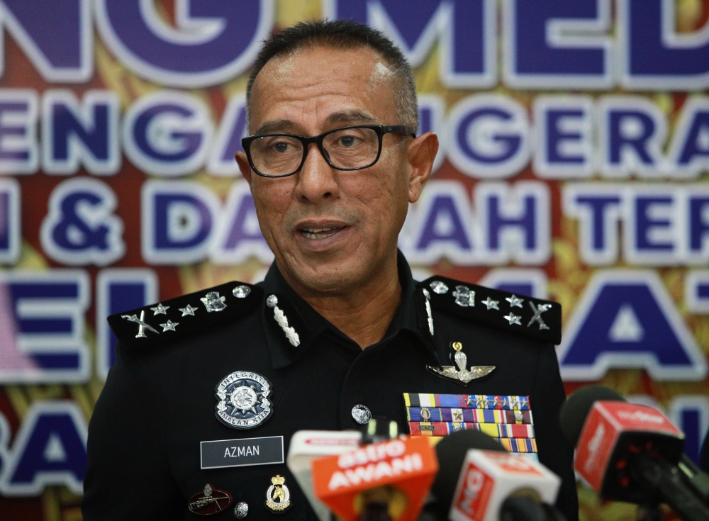 Bukit Aman Traffic Investigation and Enforcement Department (JSPT) director Datuk Mohd Azman Ahmad Sapri said that the number of accidents dropped by 906 cases, or 10 per cent, compared with 9,407 cases reported last year. — Bernama pic 