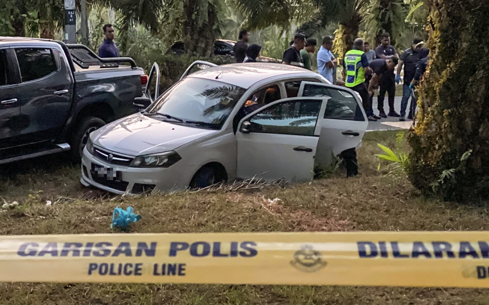A man armed with a firearm and suspected of being a criminal, died in a shootout with the police at Jalan Bukit Kechil, Napoh near Jitra, Kedah, February 16, 2024. — Bernama pic 