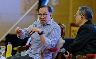 PM Anwar emphasises need for transparency in managing funds for charity