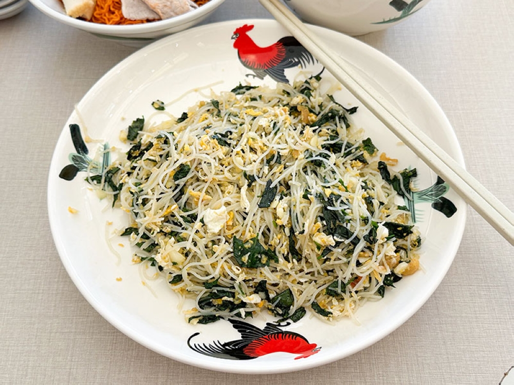 Fried Mani Cai Rice Noodles may look simple but it's packed with flavour from the use of dried shrimps and eggs