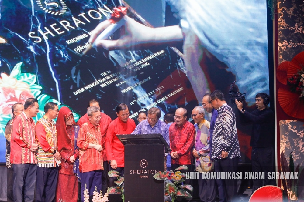 Abang Johari signs the plaque to commemorate the grand opening of Sheraton Kuching Hotel while witnessed by Uggah (fourth right), Dr Sim (fourth left), Dr Rundi (second left), Abdul Karim (right), Fatimah (third left), Lee (left), Yee (fifth left) and other guests.  —  Picture courtesy of Ukas via Borneo Post Online