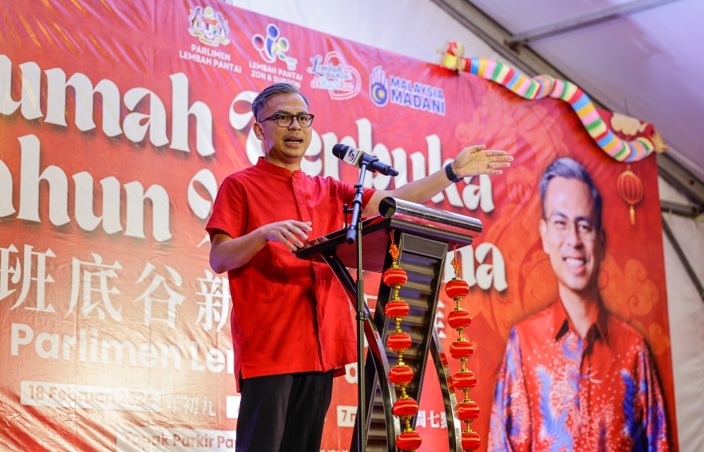 Communications Minister Fahmi Fadzil believes that individuals experiencing FOMO are more inclined to act quickly in seeking information, thus becoming more attuned to current issues.  — Bernama pic