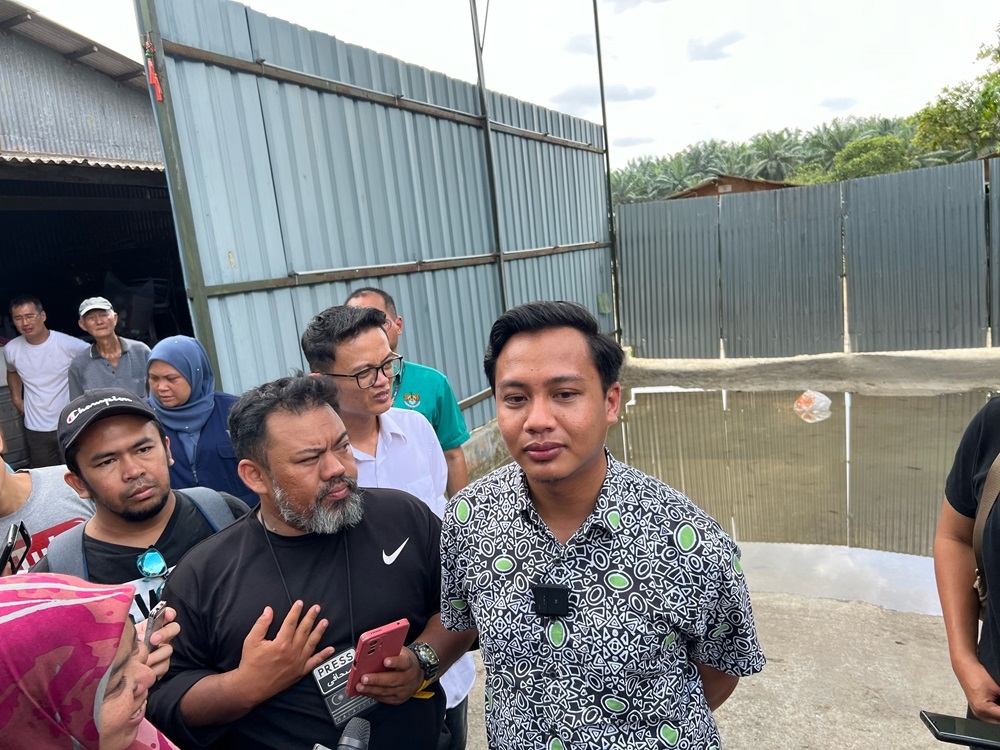 Penang Agrotechnology, Food Security and Cooperative Development Committee chairman Fahmi Zainol speaks to reporters during a visit to the duck breeding farm in Sungai Lembu February 19, 2024. — Picture by Opalyn Mok