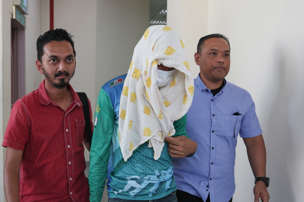 construction worker Mohd Affendi Awang at the Terengganu Syariah High Court in Kuala Terengganu February 19, 2024. — Bernama pic