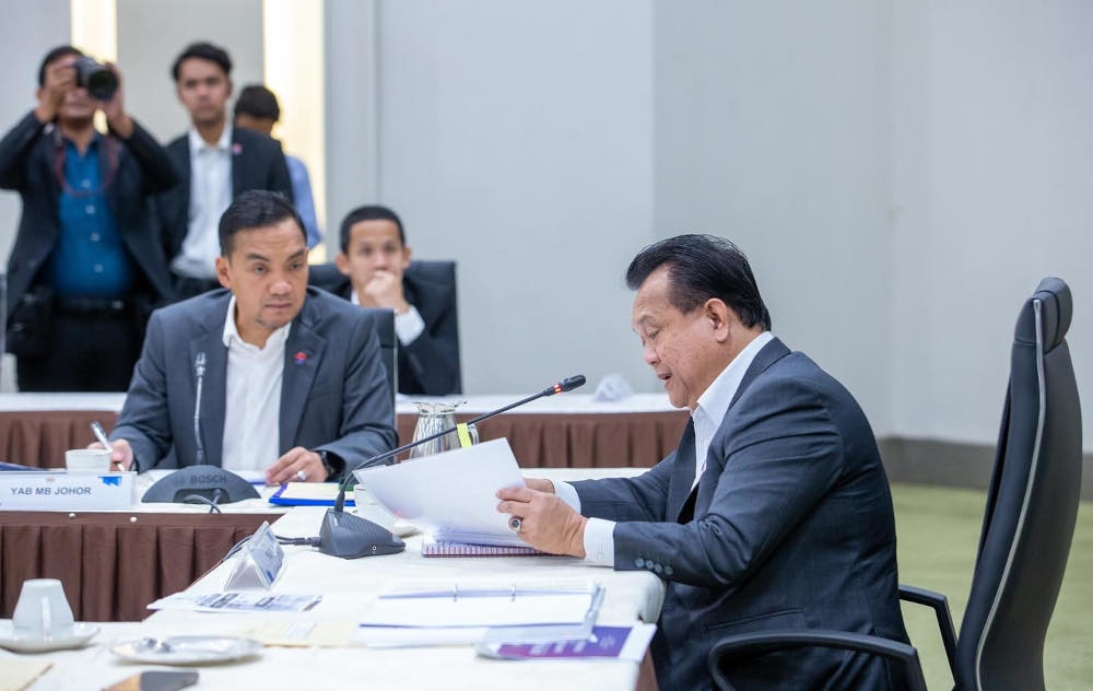 Works Minister Datuk Seri Alexander Nanta Linggi in a meeting with Johor Menteri Besar Datuk Onn Hafiz Ghazi at the Works Ministry in Kuala Lumpur, February 19, 2024. — Picture from Facebook/Alexander Nanta Linggi 