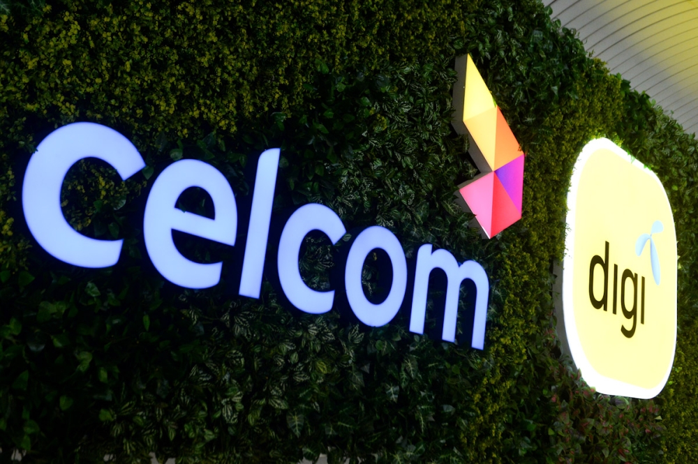 For the full year (FY2023), CelcomDigi's net profit jumped to RM1.55 billion from RM848.03 million in the previous year as revenue surged to RM12.68 billion from RM6.77 billion, mainly driven by higher device sales and higher service revenue. ― Picture by Miera zulyana