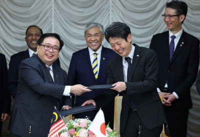 In Tokyo, DPM Zahid visits NEC Super Tower, witnesses signing of agreement between MyDigital and Toshiba