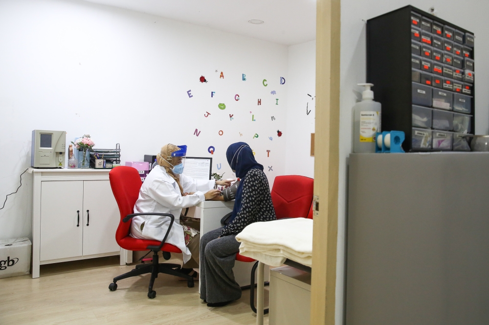 The implementation of a pilot project to extend the operating hours of clinics near hospitals last year has been reviewed, and the request to continue the payment of the locum allowance is currently under consideration by the government. — Picture by Yusof Mat Isa