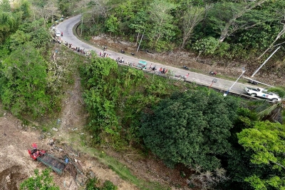 Rescue official: 15 dead in Philippines as truck falls into ravine - Vimarsana News