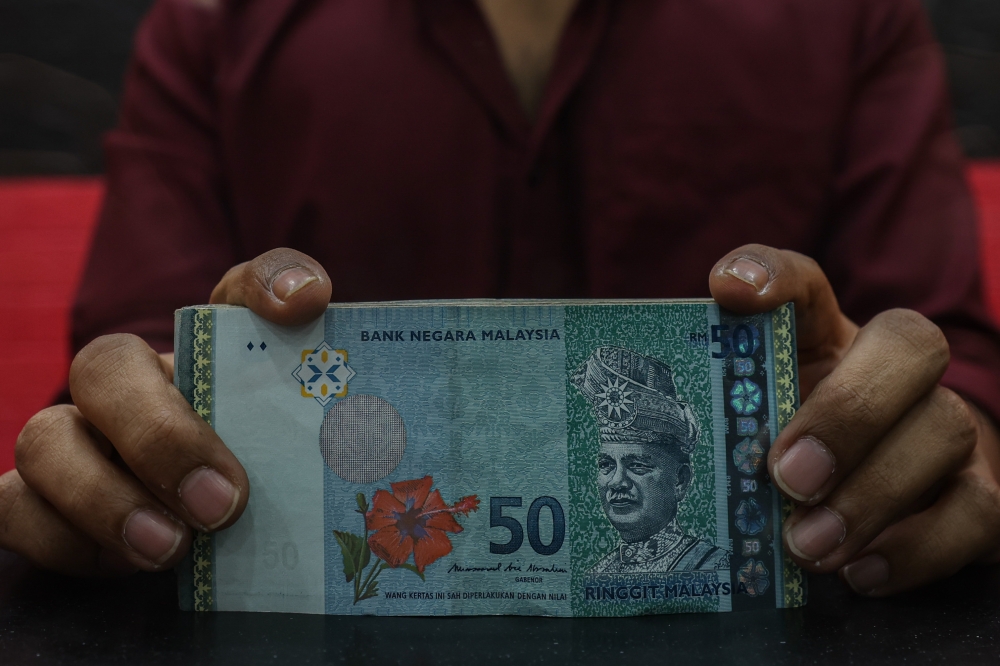 According to a report, rating agency S&P Global Ratings is forecasting a 9 per cent rebound in the ringgit by the end of this year. — Bernama file pic