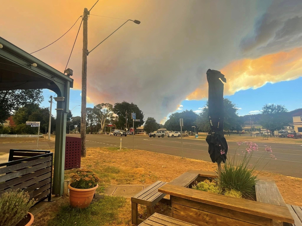 This image shows smoke from a bushfire near the town of Beaufort, west of Ballarat, Victoria, February 22, 2024. — Reuters pic/Beaufort Park Cafe