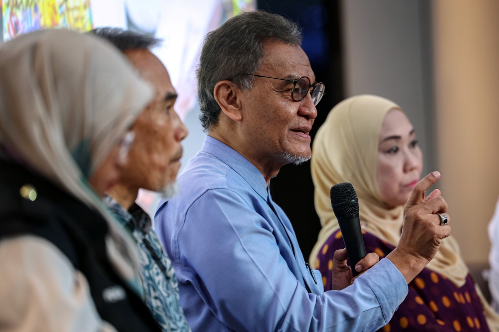 Health Minister Datuk Seri Dzulkefly Ahmad said the locum allowance is retained at RM80 per hour, according to The Star. — Bernama pic   