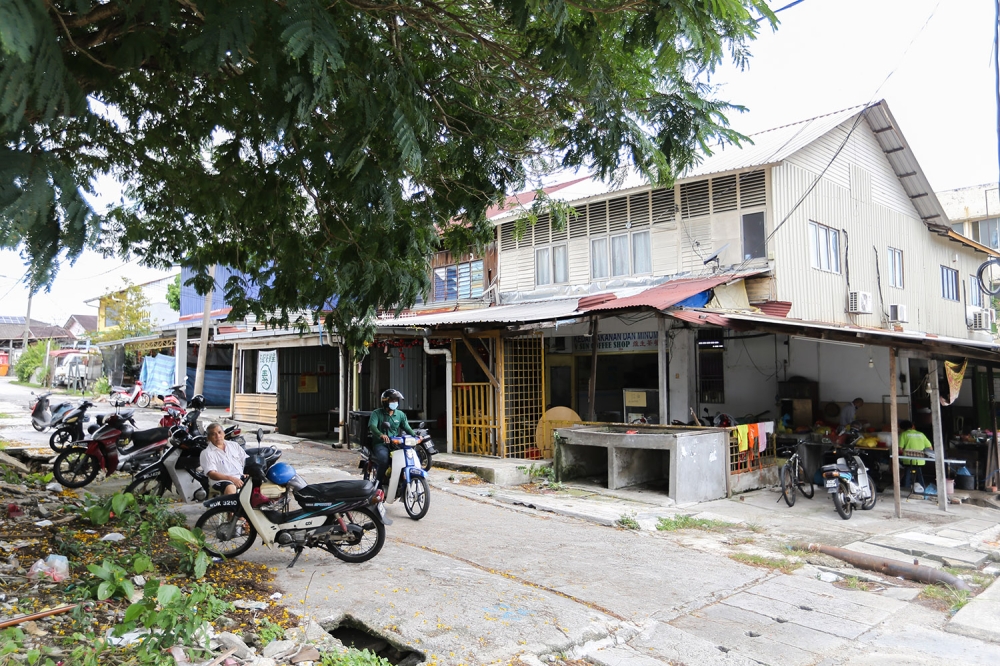 A view of Serdang New Village, Selangor on February 15,2024. — Picture by Miera  Zulyana