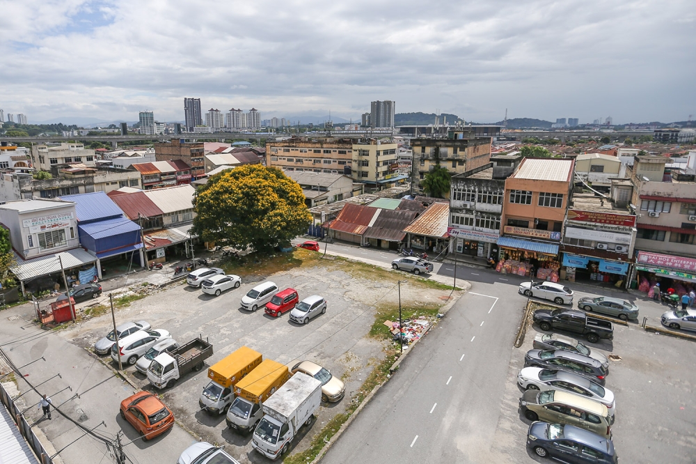 An aerial view of Serdang New Village, Selangor on February 15,2024. — Picture by Miera  Zulyana