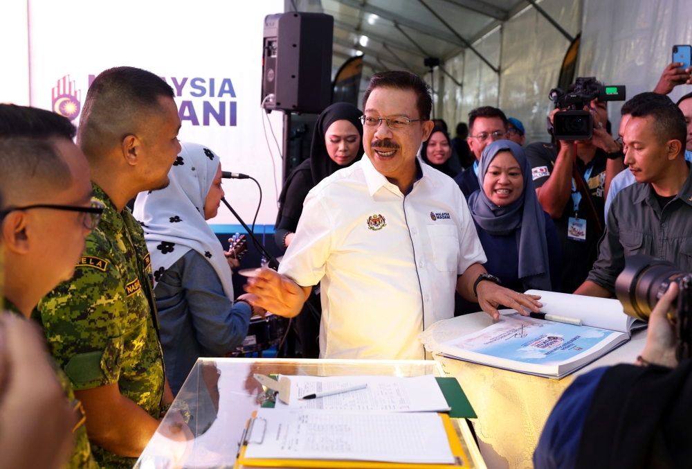 Chief Secretary to the State (KSN) Tan Sri Mohd Zuki Ali visiting the exhibition grounds before witnessing the full rehearsal of the Closing Ceremony of the Madani Rakyat 2024 Program (Central Zone) February 24, 2024 at the Kuala Selangor Sports Complex. — Bernama pic