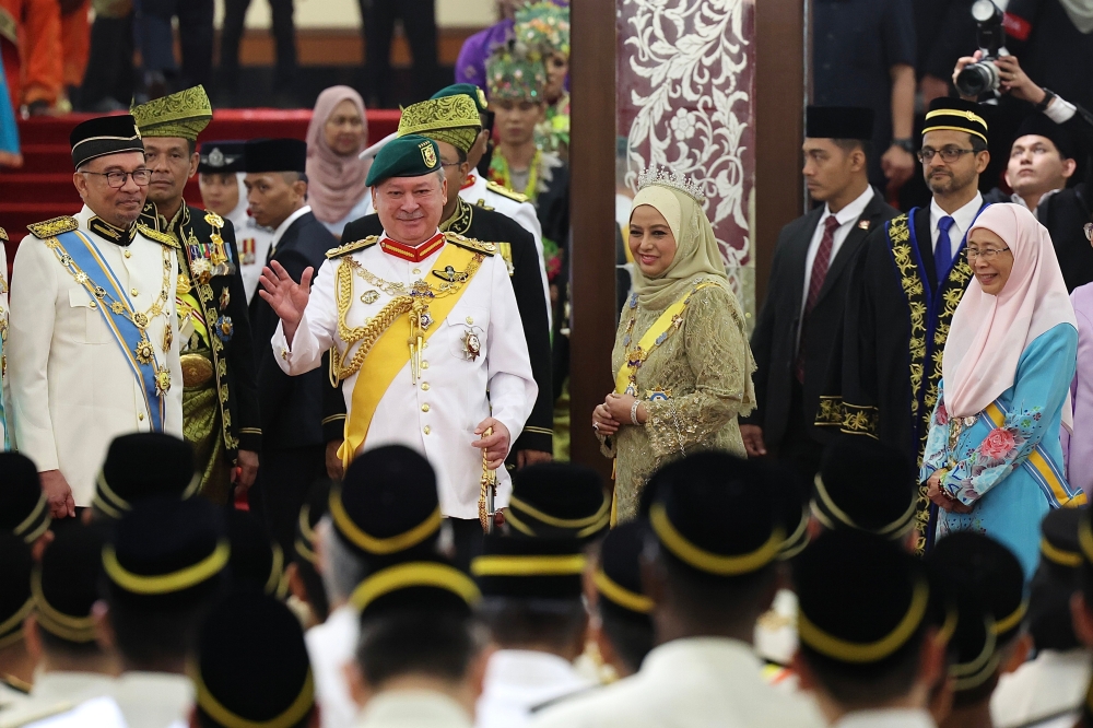 Yang di-Pertuan Agong Sultan Ibrahim and Raja Permaisuri Agong Raja Zarith Sofiah meeting members of Parliament after the opening of the First Meeting of the Third Session of the 15th Parliament. — Bernama pic