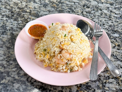 Vui’s Fried Rice in PJ may be famous for its fried rice but eat the ‘char kway teow’ instead