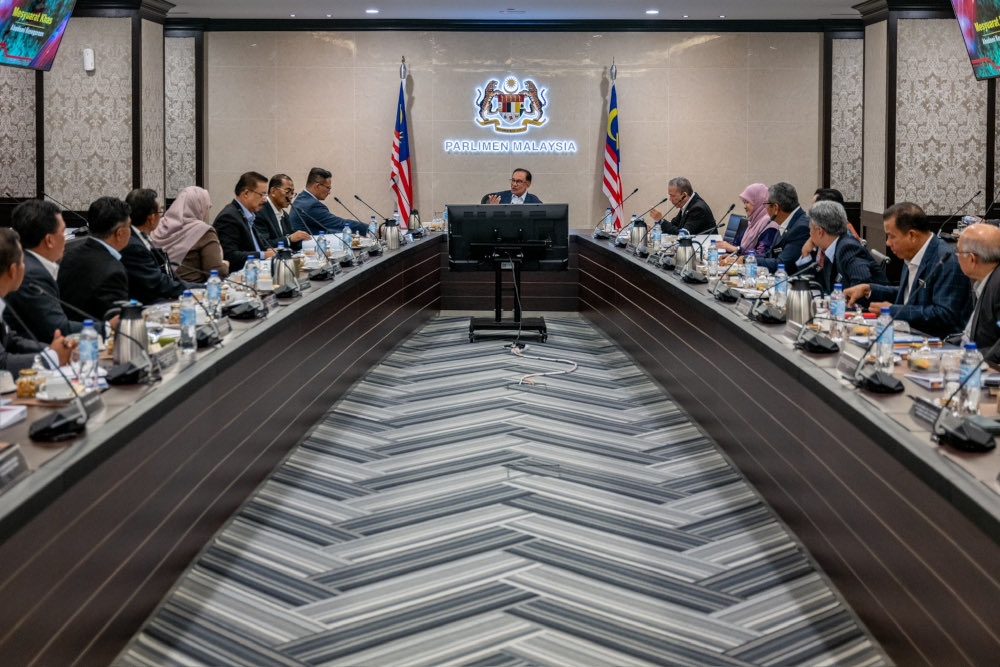 Prime Minister Datuk Seri Anwar Ibrahim chairs the Akademi Kenegaraan special meeting in Putrajaya, February 27, 2024. — Picture from X/Anwar Ibrahim 