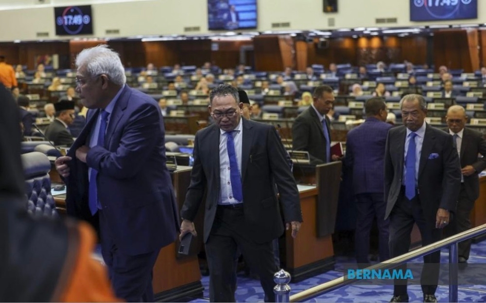 Political Secretary to the Prime Minister Ahmad Farhan Fauzi said the move by Opposition members of parliament to stage a walkout when Prime Minister Datuk Seri Anwar Ibrahim expressed appreciation to the 16th Yang di-Pertuan Agong, Al-Sultan Abdullah Ri’ayatuddin Al-Mustafa Billah Shah yesterday is seen as disrespectful to the Royal Institution. — Picture via X/Bernama 