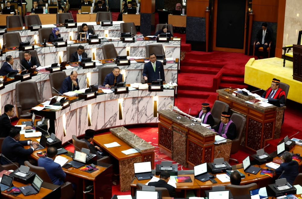A commotion erupted in the Selangor State Legislative Assembly after the PAS assemblymen were asked to comment on the Selangor Sultan's rebuke against the Islamist party's president. — Bernama file pic