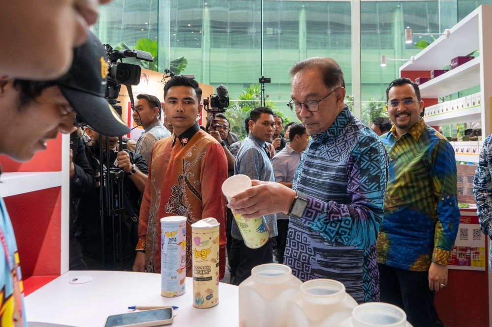 Prime Minister Datuk Seri Anwar Ibrahim visiting the exhibition booths at the Kongres Ekonomi Bumiputera 2024 in Putrajaya February 29, 2024. — Picture by Shafwan Zaidon