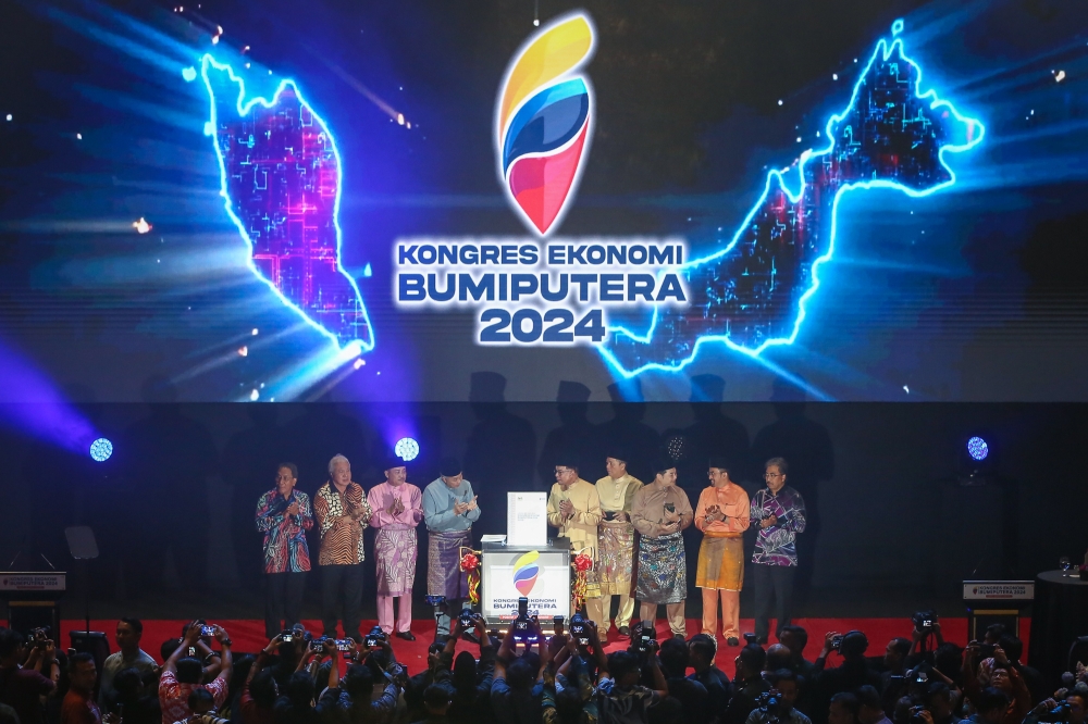 Prime Minister Datuk Seri Anwar Ibrahim (5th left) and other leaders are seen at the closing ceremony of the 2024 Bumiputera Economic Congress at PICC in Putrajaya March 2, 2024. Sarawak Deputy Premier Datuk Amar Awang Tengah Ali Hasan urged the federal government to establish an ecosystem that can boost the involvement of Sarawak Bumiputeras in entrepreneurship and the economy. — Picture by Yusof Mat Isa