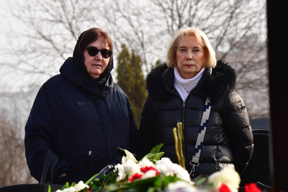 Lyudmila Navalnaya (left), mother of late Russian opposition leader Alexei Navalny, visits the grave of her son at the Borisovo cemetery in Moscow on March 2, 2024, the next day after Navalny's funeral. — AFP pic